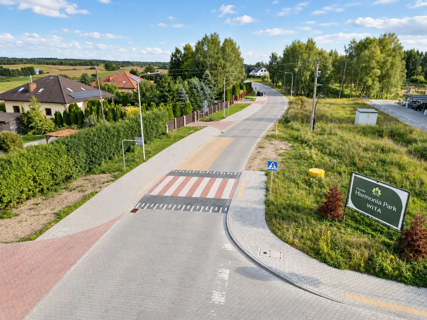 Inwestycja mieszkaniowa z nawierzchnią Crossbruk — ujęcie z lotu ptaka